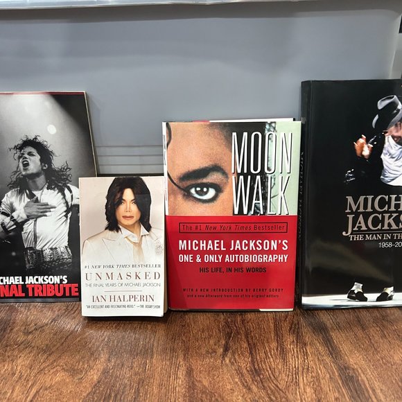 Michael Jackson Memorabilia - Picture 2 of 15